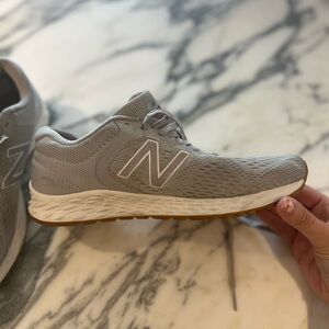 Very lightly used Fresh Foam Arishi New Balance Size 9